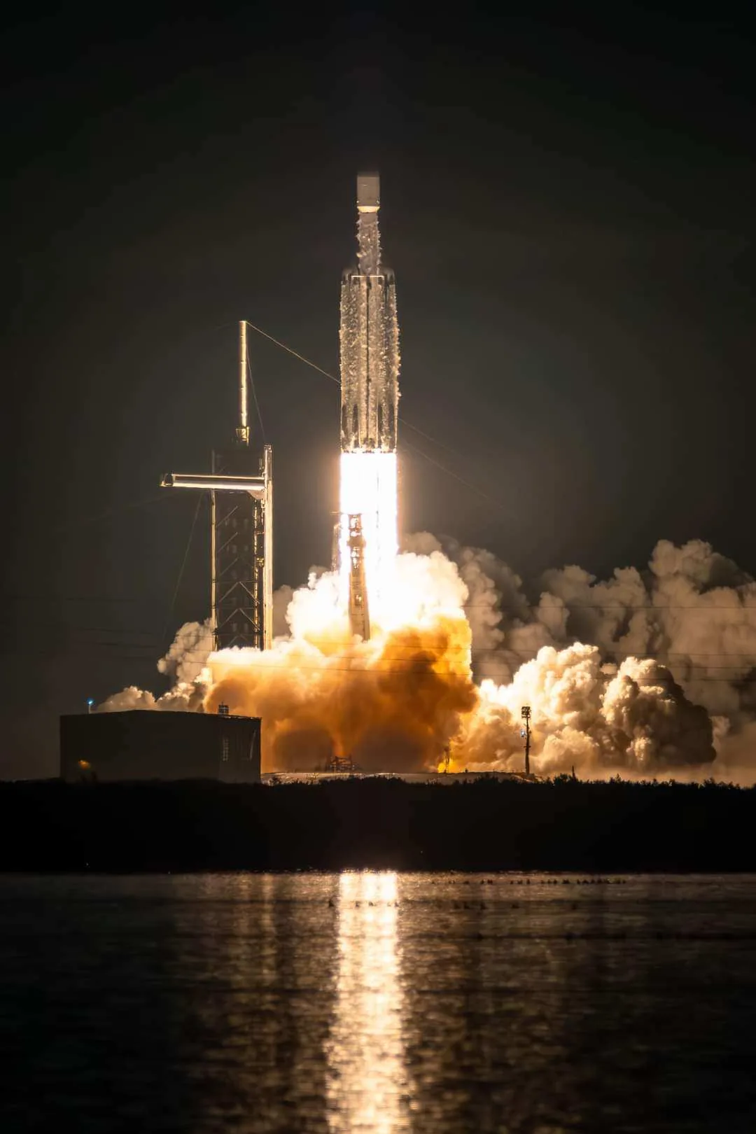 Falcon Heavy Roars to Orbit Thursday Night from KSC
