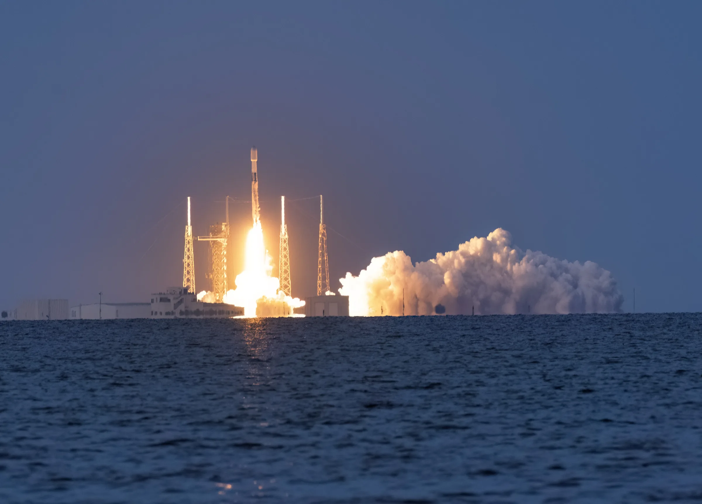 SpaceX Sends Falcon 9 And Starlink 6-35 To Orbit