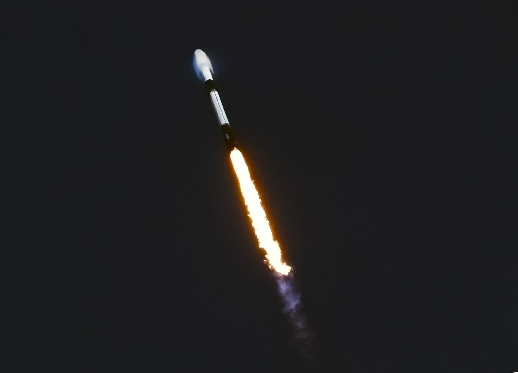 SpaceX Launches Starlink 6-51