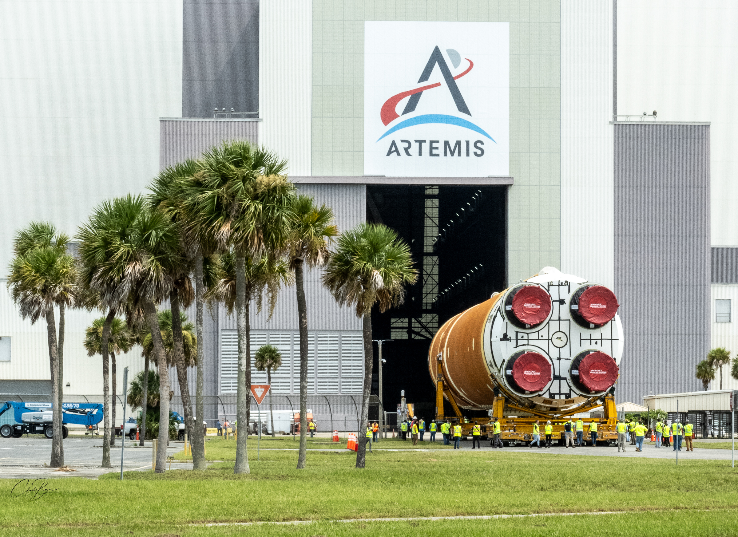 Artemis II Core Stage Offloaded, Now In The VAB