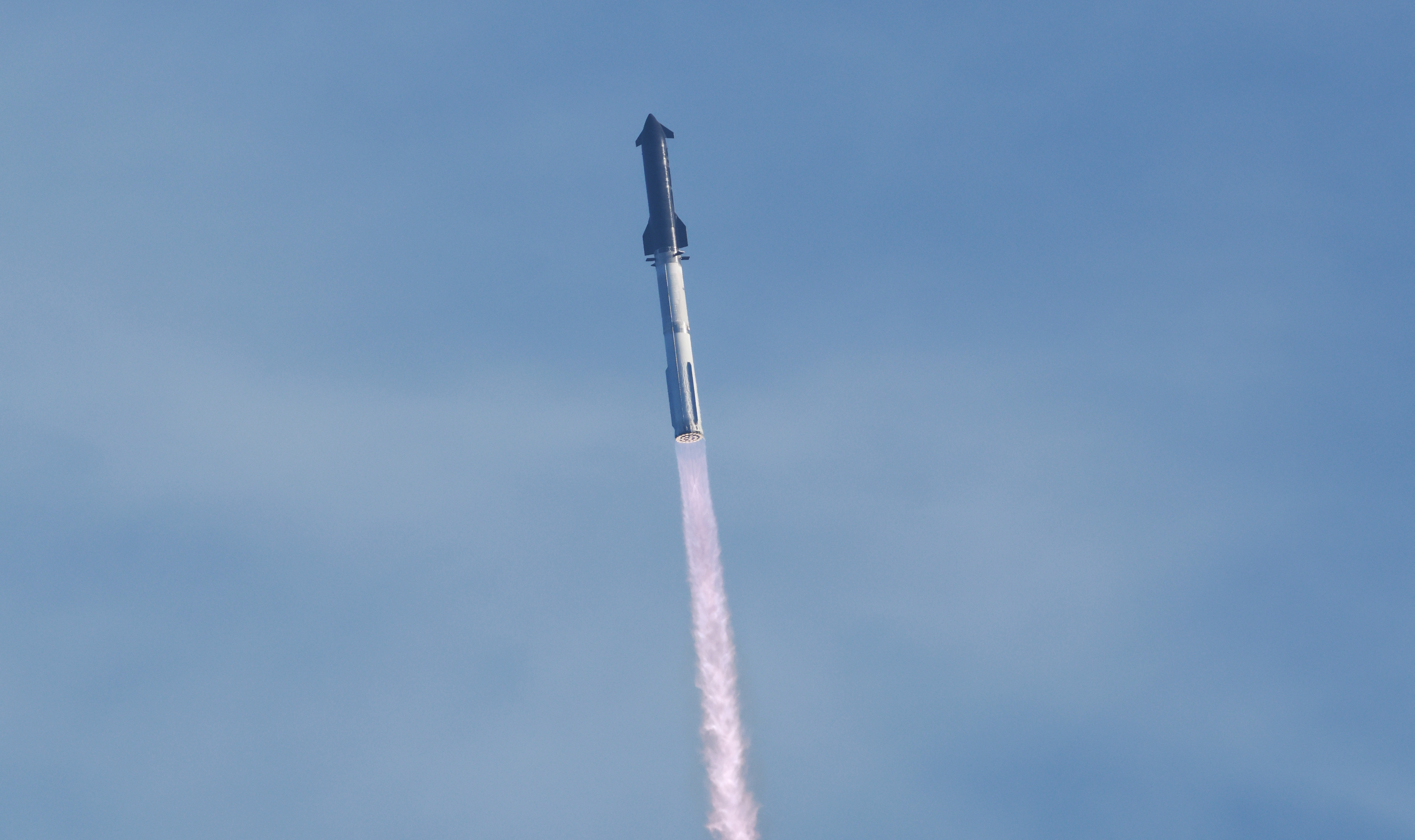 SpaceX Successfully Completes Starship Flight 10 Mission