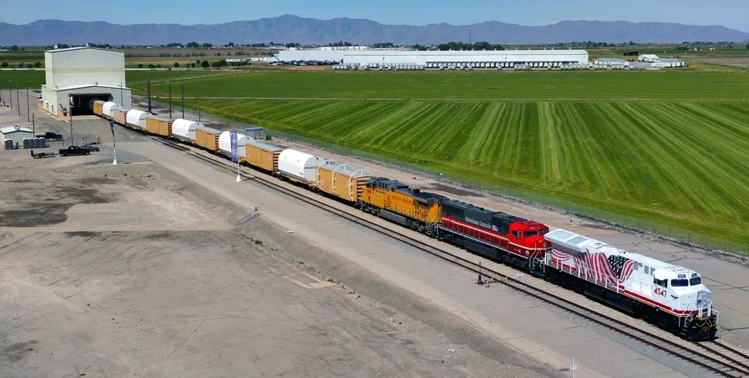 Northrop Grumman and Union Pacific Deliver Final Booster Segments for Artemis III