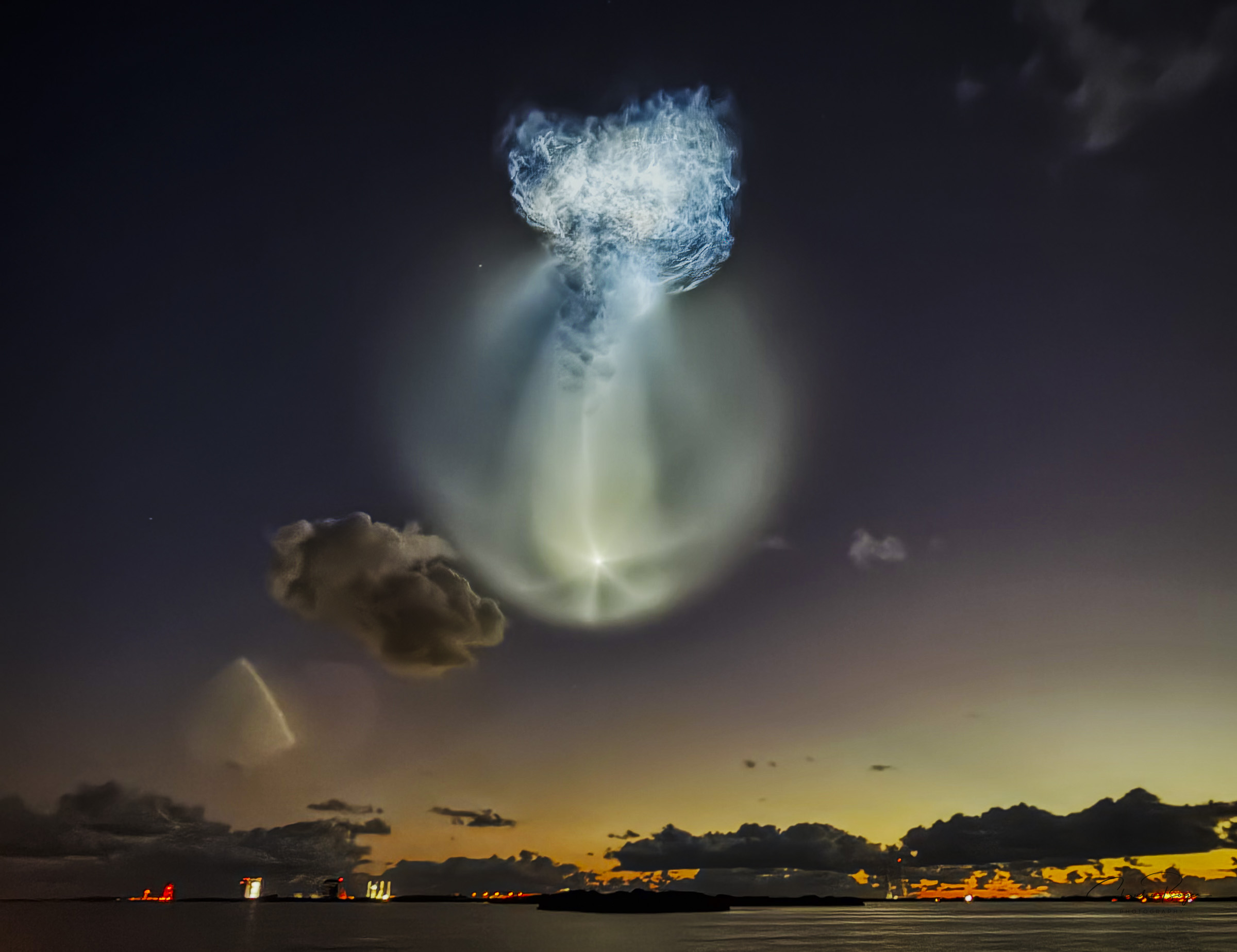 SpaceX Launches CRS-35, Lights Up The Sky As The Sun Rose